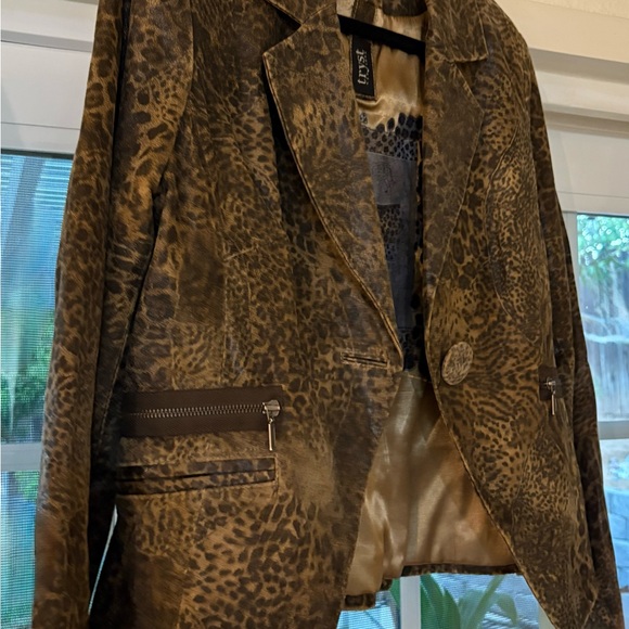 Tryst New York women’s leather blazer - Picture 7 of 16